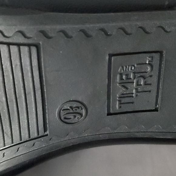 : Size 9 1/2 Time and Tru black Classic ladies  pumps heels - Picture 9 of 11